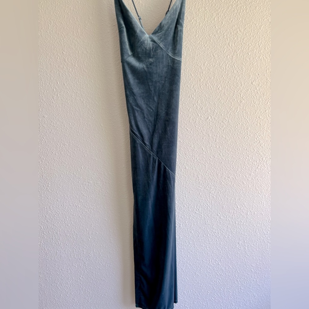 Sexy velvet dress with side slit.